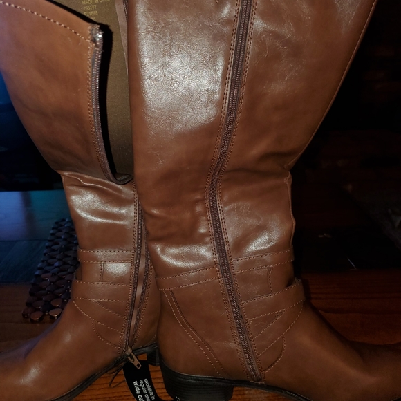 Woman's Boots - Picture 5 of 5